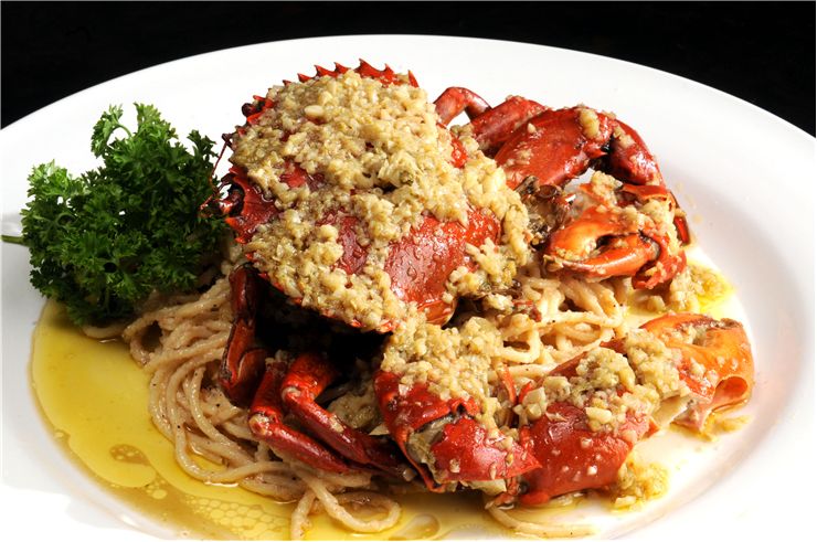 Than Long Crabs with Garlic Noodles